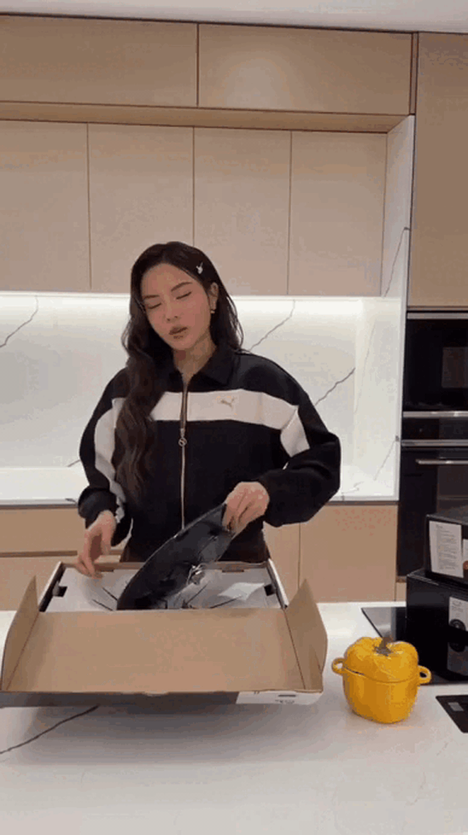 Kỳ Duy&ecirc;n đập hộp bộ nồi ni&ecirc;u gi&aacute; chấn động, Thi&ecirc;n &Acirc;n b&igrave;nh luận ngay 1 c&acirc;u- Ảnh 4.