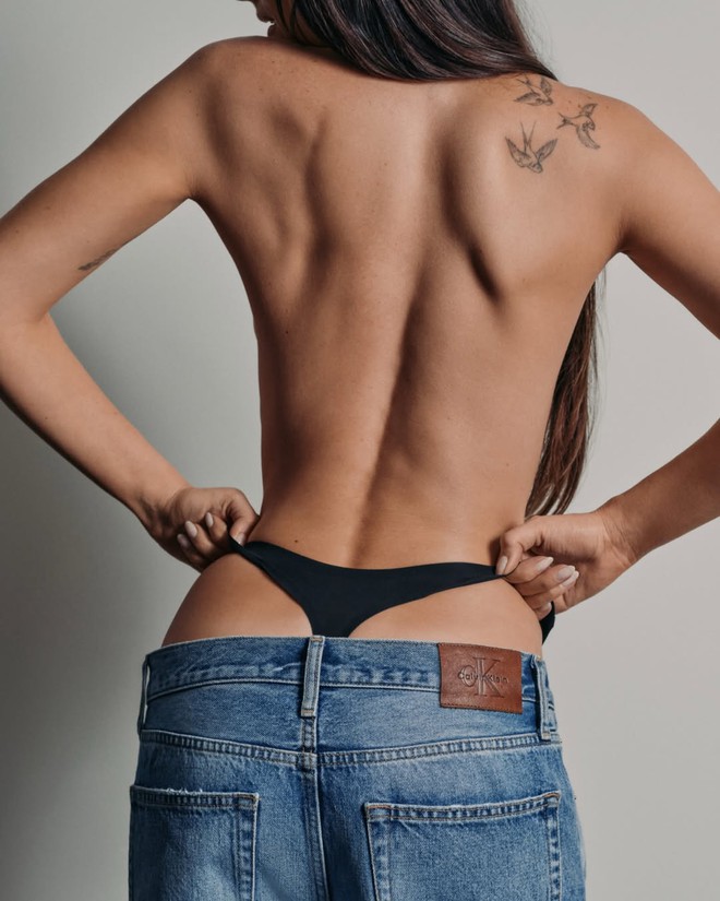 M&agrave;n khoe th&acirc;n khiến MXH nổ tung của Dakota Johnson v&agrave; Calvin Klein - Ảnh 5.