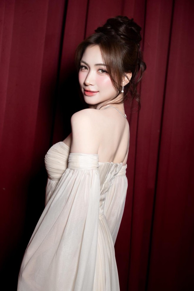 Hòa Minzy da trắng mịn không tỳ vết: Rất chăm dùng 3 món nước là 