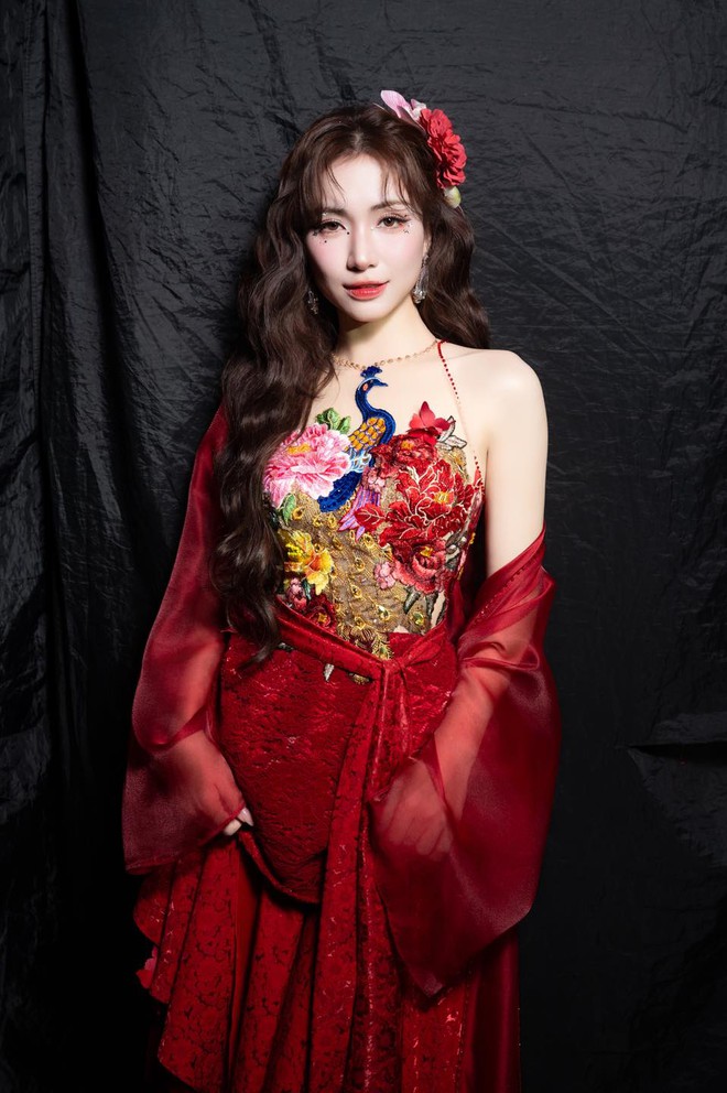 Hòa Minzy da trắng mịn không tỳ vết: Rất chăm dùng 3 món nước là 