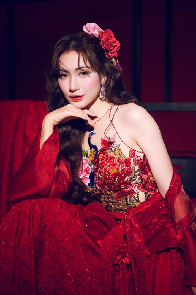 Hòa Minzy da trắng mịn không tỳ vết: Rất chăm dùng 3 món nước là 