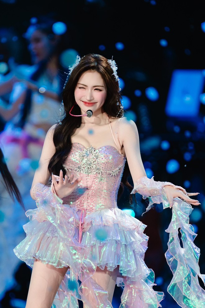 Hòa Minzy da trắng mịn không tỳ vết: Rất chăm dùng 3 món nước là 