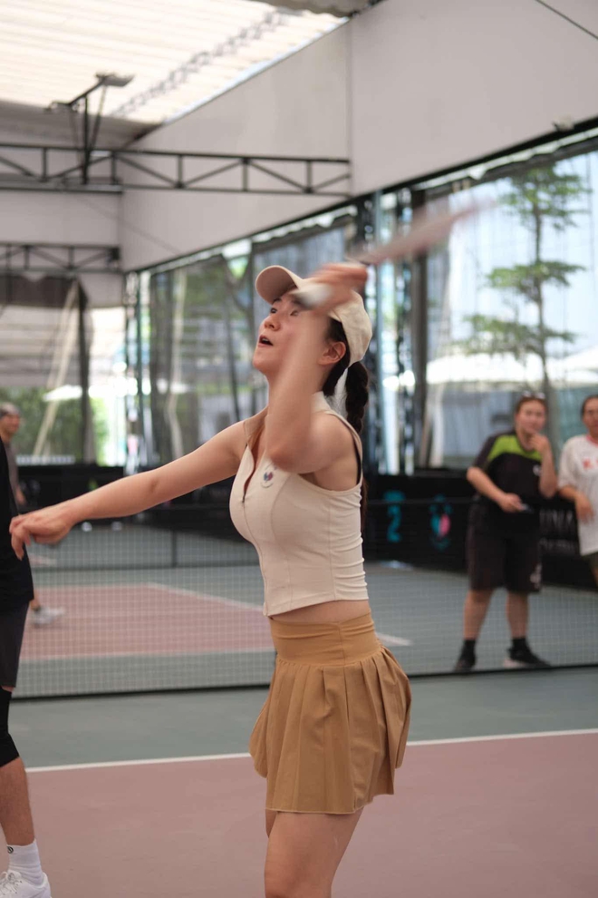 Bà xã JustaTee khoe cơ bụng săn chắc chỉ sau 18 ngày sinh bé thứ 3: Tiết lộ chăm tập 1 môn tránh xổ bụng sau sinh lại còn cân bằng nội tiết tố- Ảnh 2.