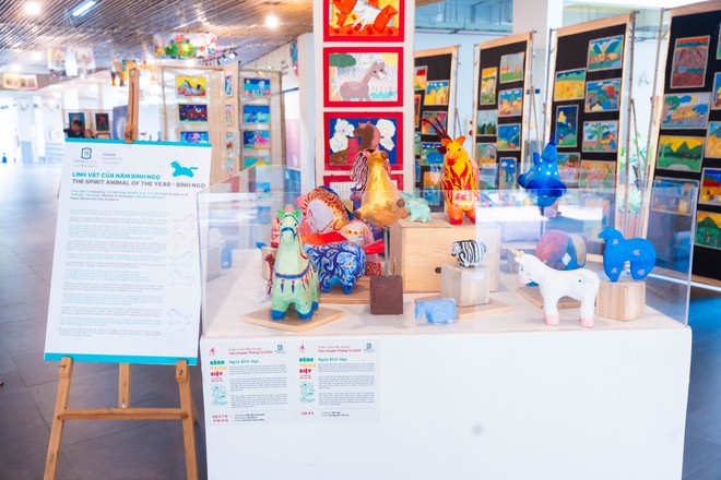 Triển lãm "Câu chuyện Tháng Tư": Học sinh khiến người lớn bất ngờ khi "kể lại" cả một Việt Nam bằng góc nhìn rất khác- Ảnh 4. Triển lãm "Câu chuyện Tháng Tư": Học sinh khiến người lớn bất ngờ khi "kể lại" cả một Việt Nam bằng góc nhìn rất khác- Ảnh 4.