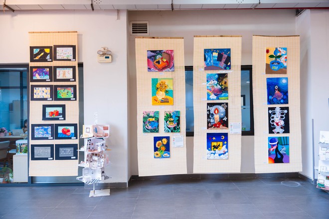 Triển lãm "Câu chuyện Tháng Tư": Học sinh khiến người lớn bất ngờ khi "kể lại" cả một Việt Nam bằng góc nhìn rất khác- Ảnh 7. Triển lãm "Câu chuyện Tháng Tư": Học sinh khiến người lớn bất ngờ khi "kể lại" cả một Việt Nam bằng góc nhìn rất khác- Ảnh 7.