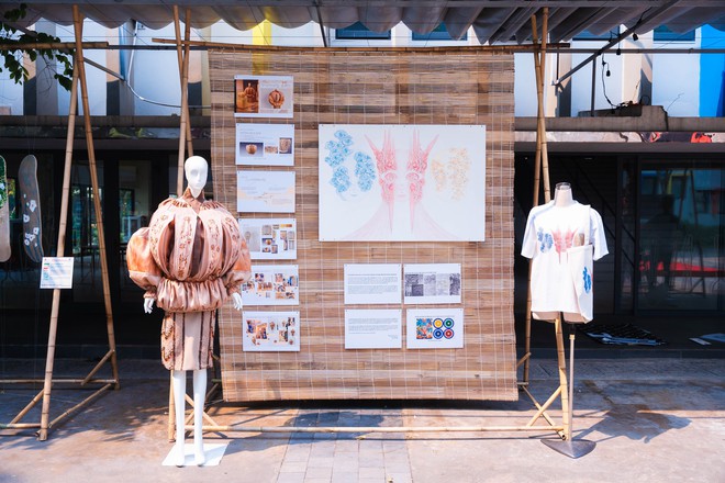 Triển lãm "Câu chuyện Tháng Tư": Học sinh khiến người lớn bất ngờ khi "kể lại" cả một Việt Nam bằng góc nhìn rất khác- Ảnh 9. Triển lãm "Câu chuyện Tháng Tư": Học sinh khiến người lớn bất ngờ khi "kể lại" cả một Việt Nam bằng góc nhìn rất khác- Ảnh 9.