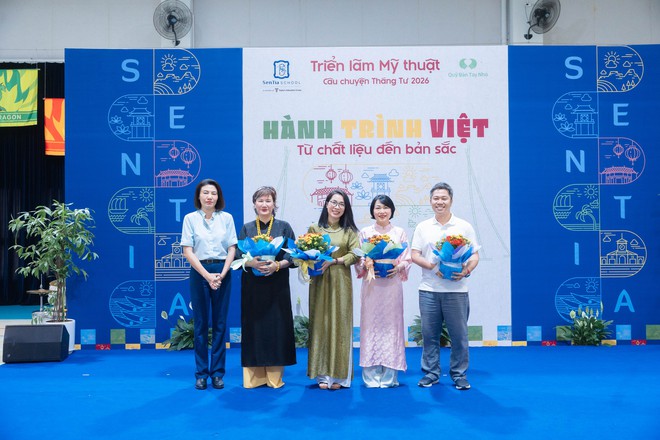 Triển lãm "Câu chuyện Tháng Tư": Học sinh khiến người lớn bất ngờ khi "kể lại" cả một Việt Nam bằng góc nhìn rất khác- Ảnh 1. Triển lãm "Câu chuyện Tháng Tư": Học sinh khiến người lớn bất ngờ khi "kể lại" cả một Việt Nam bằng góc nhìn rất khác- Ảnh 1.