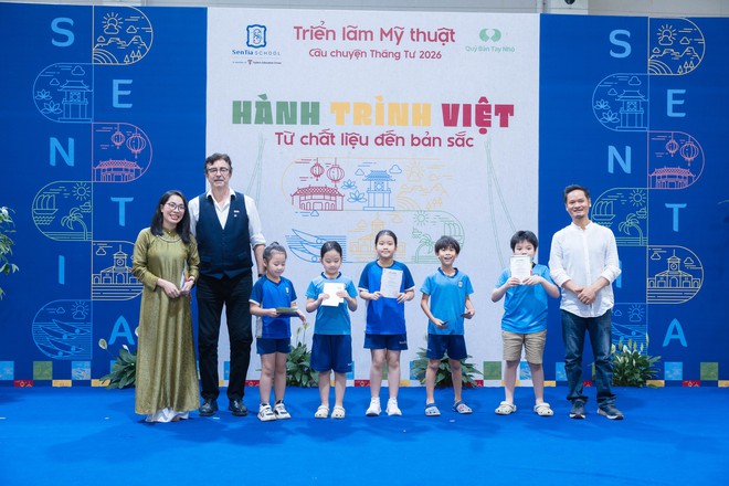 Triển lãm "Câu chuyện Tháng Tư": Học sinh khiến người lớn bất ngờ khi "kể lại" cả một Việt Nam bằng góc nhìn rất khác- Ảnh 2. Triển lãm "Câu chuyện Tháng Tư": Học sinh khiến người lớn bất ngờ khi "kể lại" cả một Việt Nam bằng góc nhìn rất khác- Ảnh 2.