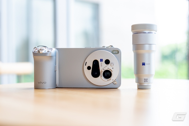 Cận cảnh vivo X300 Ultra ch&iacute;nh h&atilde;ng tại Việt Nam: &ldquo;Tr&ugrave;m cuối&rdquo; camera th&igrave; c&oacute; g&igrave; kh&aacute;c biệt? - Ảnh 55.