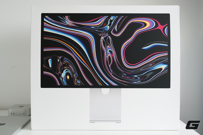 Tr&ecirc;n b&agrave;n Apple Studio Display XDR nano-texture: D&ugrave;ng rồi mới hiểu v&igrave; sao m&agrave;n h&igrave;nh Apple lu&ocirc;n c&oacute; sức h&uacute;t ri&ecirc;ng - Ảnh 1.