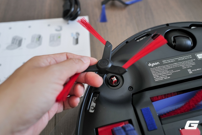 Đ&acirc;y l&agrave; robot h&uacute;t bụi lau nh&agrave; AI 35 triệu của Dyson: 3 th&ugrave;ng chứa, 2 chổi, 1 con lăn, 0 chi ph&iacute; t&uacute;i r&aacute;c- Ảnh 3.