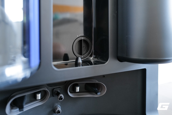 Đ&acirc;y l&agrave; robot h&uacute;t bụi lau nh&agrave; AI 35 triệu của Dyson: 3 th&ugrave;ng chứa, 2 chổi, 1 con lăn, 0 chi ph&iacute; t&uacute;i r&aacute;c- Ảnh 32.