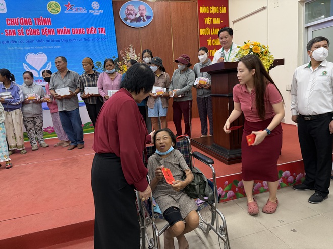 V&ograve;ng tay nh&acirc;n &aacute;i: Khi doanh nghiệp v&agrave; y tế c&ugrave;ng nhịp đập v&igrave; bệnh nh&acirc;n ngh&egrave;o - Ảnh 3.