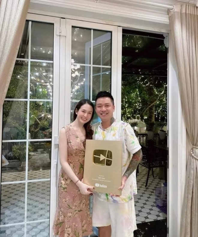 Tiểu thư H&agrave; th&agrave;nh cưới "ho&agrave;ng tử showbiz": Sống trong biệt thự bạc tỷ giữa khu nh&agrave; gi&agrave;u, mỗi g&oacute;c đều to&aacute;t l&ecirc;n vibe sang chảnh vi&ecirc;n m&atilde;n- Ảnh 2.