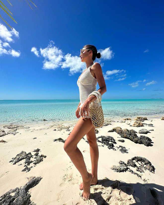 G&aacute;i 4 con Miranda Kerr U45 vẫn đẹp như tượng tạc khiến MXH dậy s&oacute;ng: Chưa từng biết đến ăn ki&ecirc;ng!- Ảnh 9.