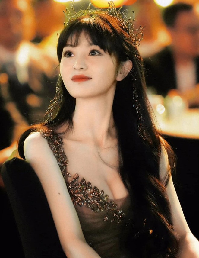 Gucci "đẩy thuyền" cực mạnh cho cặp đ&ocirc;i Trục Ngọc: Điền Hi Vi "bad girl" lấn &aacute;t, Trương Lăng H&aacute;ch cũng kh&oacute; gi&agrave;nh spotlight - Ảnh 10.