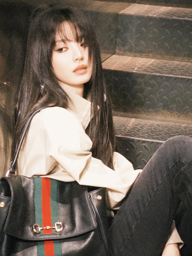 Gucci "đẩy thuyền" cực mạnh cho cặp đ&ocirc;i Trục Ngọc: Điền Hi Vi "bad girl" lấn &aacute;t, Trương Lăng H&aacute;ch cũng kh&oacute; gi&agrave;nh spotlight - Ảnh 8.