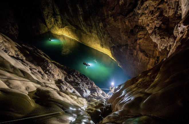 Ph&aacute;t hiện hang động mới tại Quảng Trị: Sở hữu th&aacute;c nước 350 m&eacute;t cực hiếm, chuy&ecirc;n gia chưa d&aacute;m tiến s&acirc;u v&igrave; qu&aacute; lạnh - Ảnh 2.