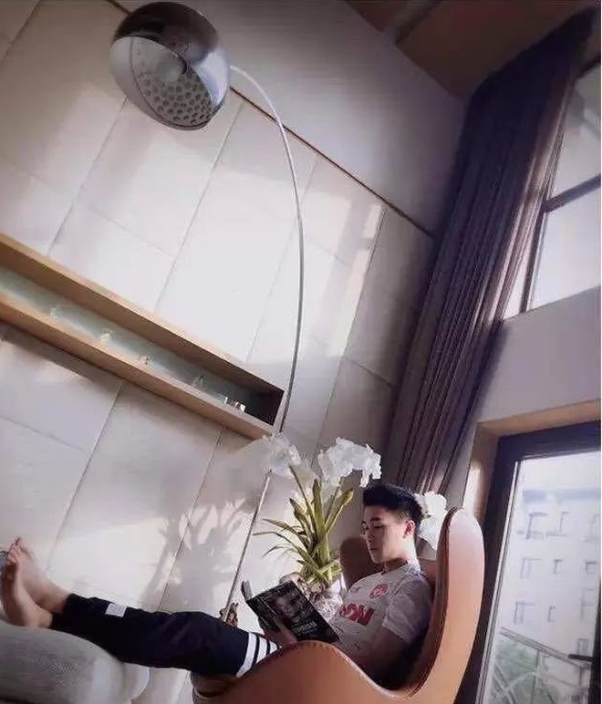 &ldquo;Thi&ecirc;n thần sa ng&atilde;&rdquo; lấy con trai &ocirc;ng tr&ugrave;m s&ograve;ng bạc: 1 bước th&agrave;nh d&acirc;u h&agrave;o m&ocirc;n, nh&igrave;n kh&ocirc;ng gian sống hiện tại mới thấy đời sang trang thật rồi- Ảnh 11.