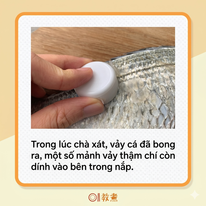 Mẹo đ&aacute;nh vảy c&aacute;: Kh&ocirc;ng cần dao hay đồ b&agrave;o, chỉ d&ugrave;ng 1 