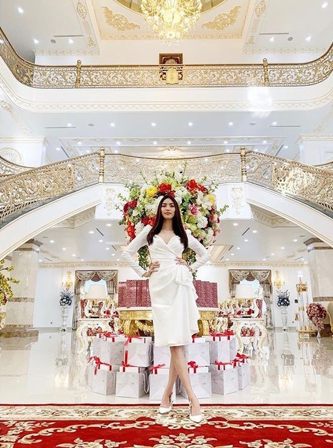 Mỹ nh&acirc;n 26 tuổi cưới ch&aacute;u trai gia tộc gi&agrave;u bậc nhất Việt Nam: Sống trong dinh thự d&aacute;t v&agrave;ng, s&acirc;n nh&agrave; đủ đỗ chục chiếc xe hơi- Ảnh 7.
