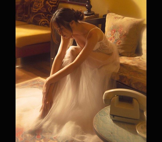 Tiểu tam đ&aacute;ng gh&eacute;t trong phim "B&oacute;ng ma hạnh ph&uacute;c" giữ eo 52cm, v&oacute;c d&aacute;ng gợi cảm nhờ 1 th&oacute;i quen "đều như vắt tranh" - Ảnh 6.