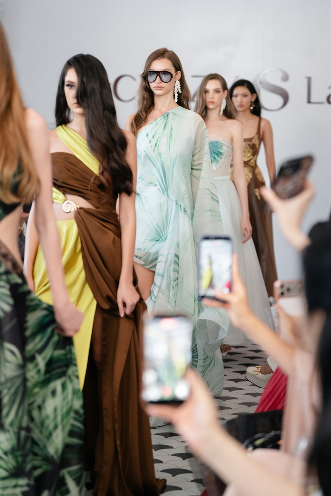 Nh&agrave; mốt Mr CRAZY & Lady SEXY t&aacute;i định nghĩa thời trang h&egrave; tại show diễn "Summer Dawn' 26" - Ảnh 10.