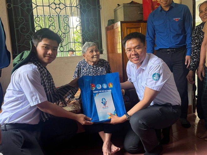 Từ ngòi pháo Chín tháng Giêng đến những cuộc gặp đầy xúc động tại quê hương Bác - Ảnh 6.