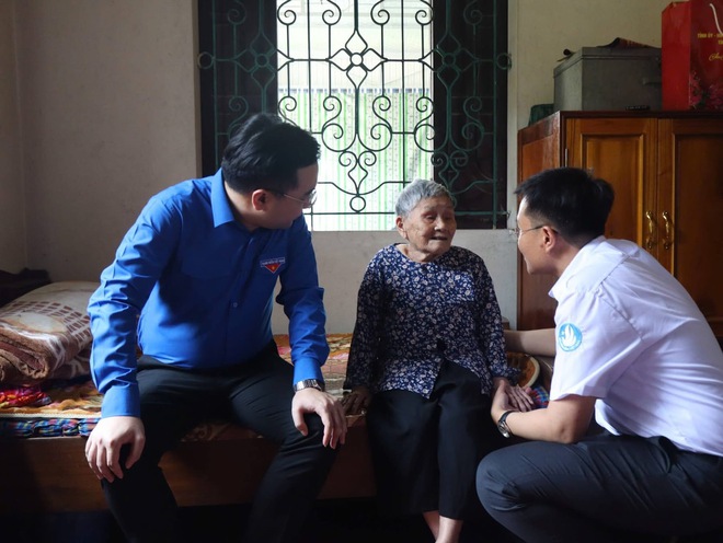 Từ ngòi pháo Chín tháng Giêng đến những cuộc gặp đầy xúc động tại quê hương Bác - Ảnh 5.