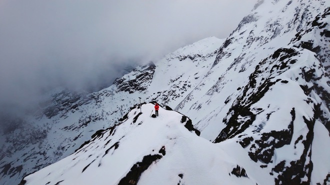 Apple Watch Ultra 3 v&agrave; h&agrave;nh tr&igrave;nh giữa b&atilde;o tuyết của Vinh Nguyễn: &ldquo;Trong một số t&igrave;nh huống, m&igrave;nh xem n&oacute; l&agrave; yếu tố mang t&iacute;nh sống c&ograve;n&rdquo;- Ảnh 8.