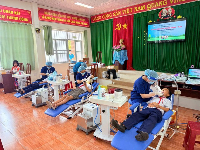 H&agrave;nh tr&igrave;nh mang nụ cười đến đảo xa: chăm s&oacute;c răng miệng cho học sinh v&agrave; người cao tuổi tại C&ocirc;n Đảo - Ảnh 5.