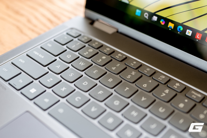 Cận cảnh Lenovo Yoga 7i 2-in-1 Gen 11: Tích hợp Intel Core Ultra thế hệ 3, 32GB RAM, đa dụng mạnh mẽ nhưng vẫn có điểm cần lưu ý - Ảnh 11.