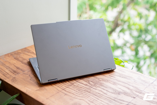 Cận cảnh Lenovo Yoga 7i 2-in-1 Gen 11: Tích hợp Intel Core Ultra thế hệ 3, 32GB RAM, đa dụng mạnh mẽ nhưng vẫn có điểm cần lưu ý - Ảnh 2.