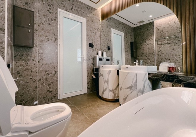 Cặp đ&ocirc;i quyền lực showbiz ở biệt thự ngoại &ocirc; sang như resort 5*: S&acirc;n thượng rộng đến mức c&oacute; thể đạp xe, hồ bơi ri&ecirc;ng trong khu&ocirc;n vi&ecirc;n nh&agrave;- Ảnh 17.