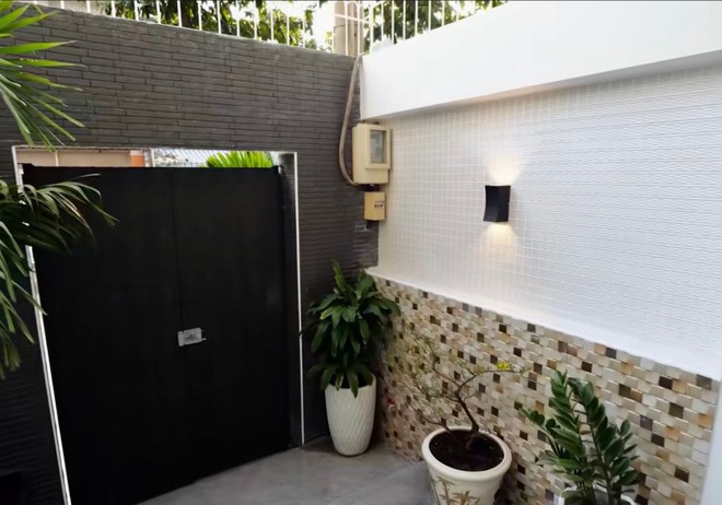 Cặp đ&ocirc;i quyền lực showbiz ở biệt thự ngoại &ocirc; sang như resort 5*: S&acirc;n thượng rộng đến mức c&oacute; thể đạp xe, hồ bơi ri&ecirc;ng trong khu&ocirc;n vi&ecirc;n nh&agrave;- Ảnh 3.