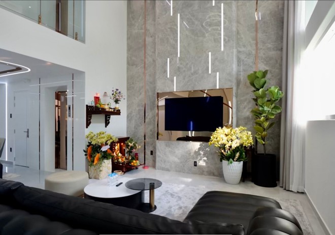 Cặp đ&ocirc;i quyền lực showbiz ở biệt thự ngoại &ocirc; sang như resort 5*: S&acirc;n thượng rộng đến mức c&oacute; thể đạp xe, hồ bơi ri&ecirc;ng trong khu&ocirc;n vi&ecirc;n nh&agrave;- Ảnh 5.