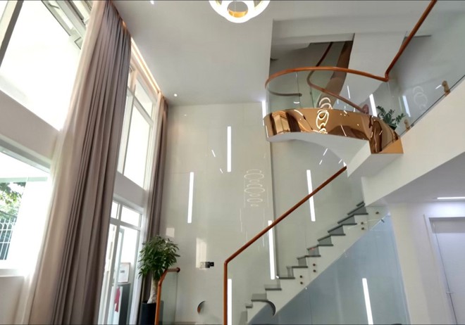 Cặp đ&ocirc;i quyền lực showbiz ở biệt thự ngoại &ocirc; sang như resort 5*: S&acirc;n thượng rộng đến mức c&oacute; thể đạp xe, hồ bơi ri&ecirc;ng trong khu&ocirc;n vi&ecirc;n nh&agrave;- Ảnh 7.