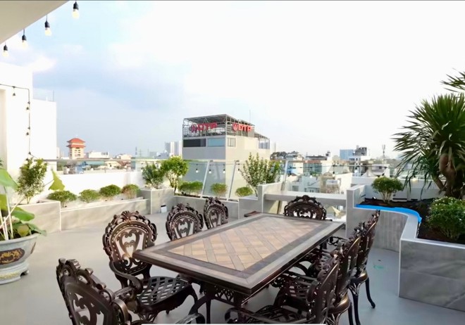Cặp đ&ocirc;i quyền lực showbiz ở biệt thự ngoại &ocirc; sang như resort 5*: S&acirc;n thượng rộng đến mức c&oacute; thể đạp xe, hồ bơi ri&ecirc;ng trong khu&ocirc;n vi&ecirc;n nh&agrave;- Ảnh 20.