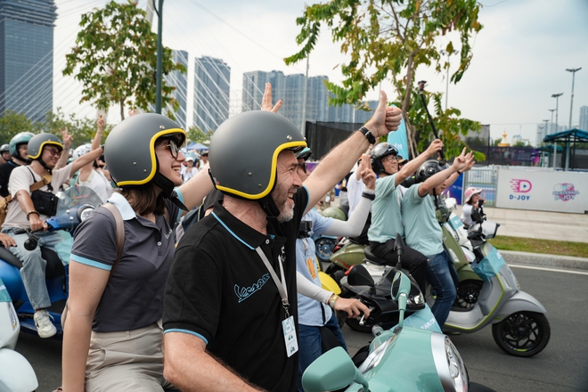 Đi Vespa kh&ocirc;ng đơn giản l&agrave; &ldquo;chạy xe&rdquo;, đ&oacute; l&agrave; một kiểu &ldquo;tr&igrave;nh diễn di sản&rdquo; - Ảnh 13.