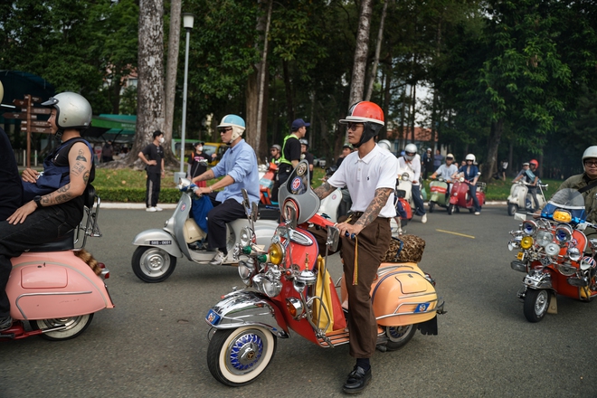 Đi Vespa kh&ocirc;ng đơn giản l&agrave; &ldquo;chạy xe&rdquo;, đ&oacute; l&agrave; một kiểu &ldquo;tr&igrave;nh diễn di sản&rdquo; - Ảnh 15.