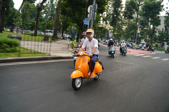 Đi Vespa kh&ocirc;ng đơn giản l&agrave; &ldquo;chạy xe&rdquo;, đ&oacute; l&agrave; một kiểu &ldquo;tr&igrave;nh diễn di sản&rdquo; - Ảnh 16.