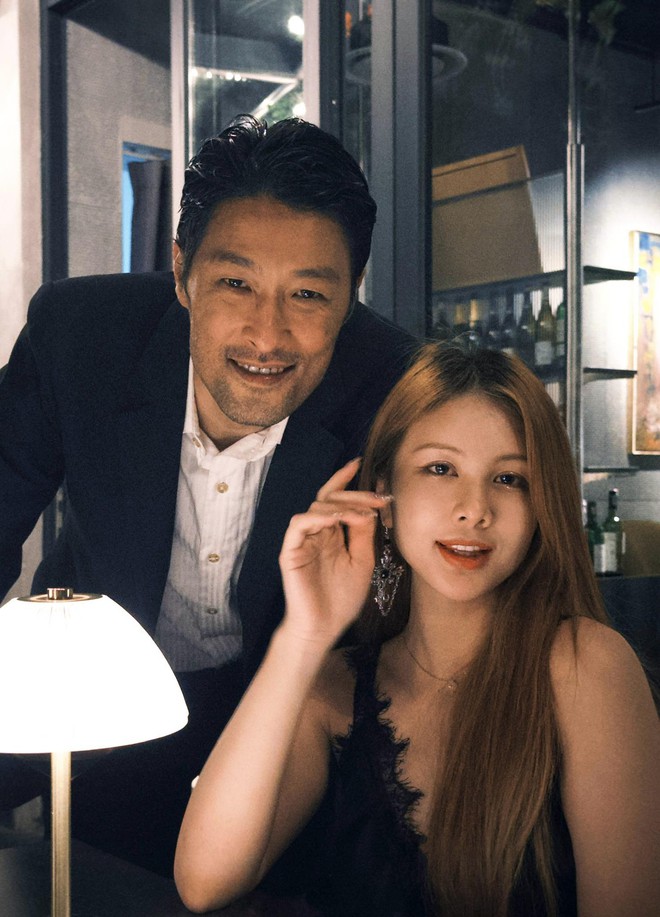 Chuyện t&igrave;nh &ldquo;ch&uacute; - ch&aacute;u&rdquo; lệch 24 tuổi của Johnny Tr&iacute; Nguyễn: Bạn g&aacute;i tung clip để lộ h&agrave;nh động t&igrave;nh tứ - Ảnh 2.