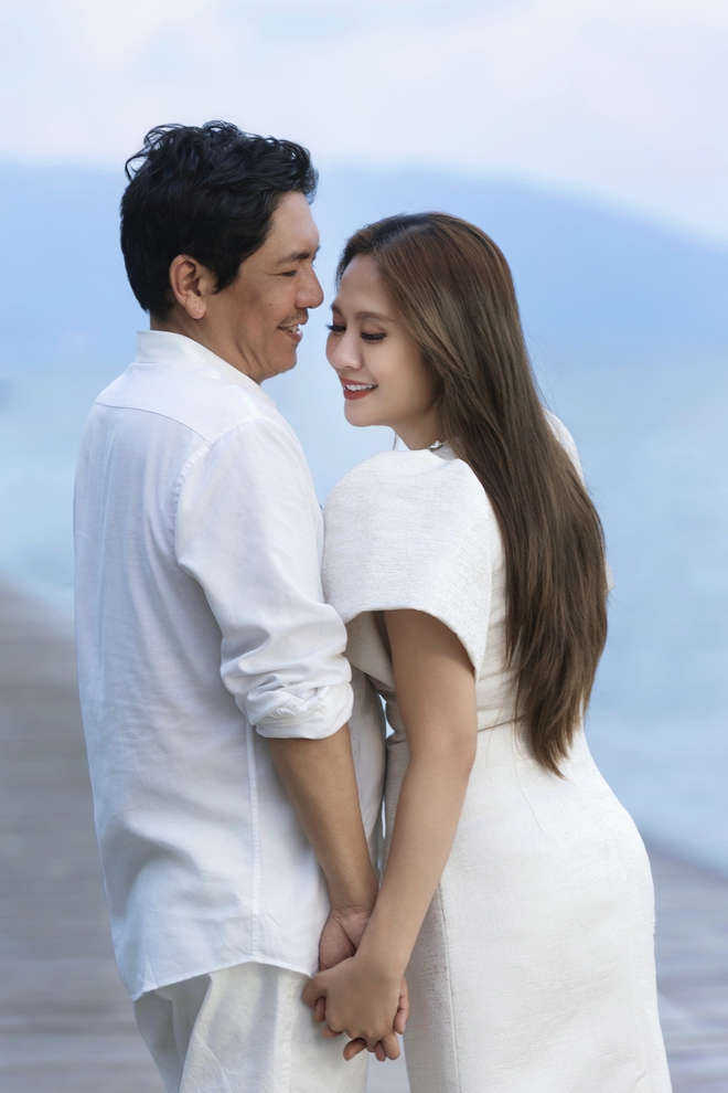 Đức Thịnh nhắn nhủ vợ: "Thanh Th&uacute;y ơi, sau 18 năm anh đ&atilde; cũ v&agrave; mốc meo rồi nhưng em h&atilde;y thương anh" - Ảnh 1.