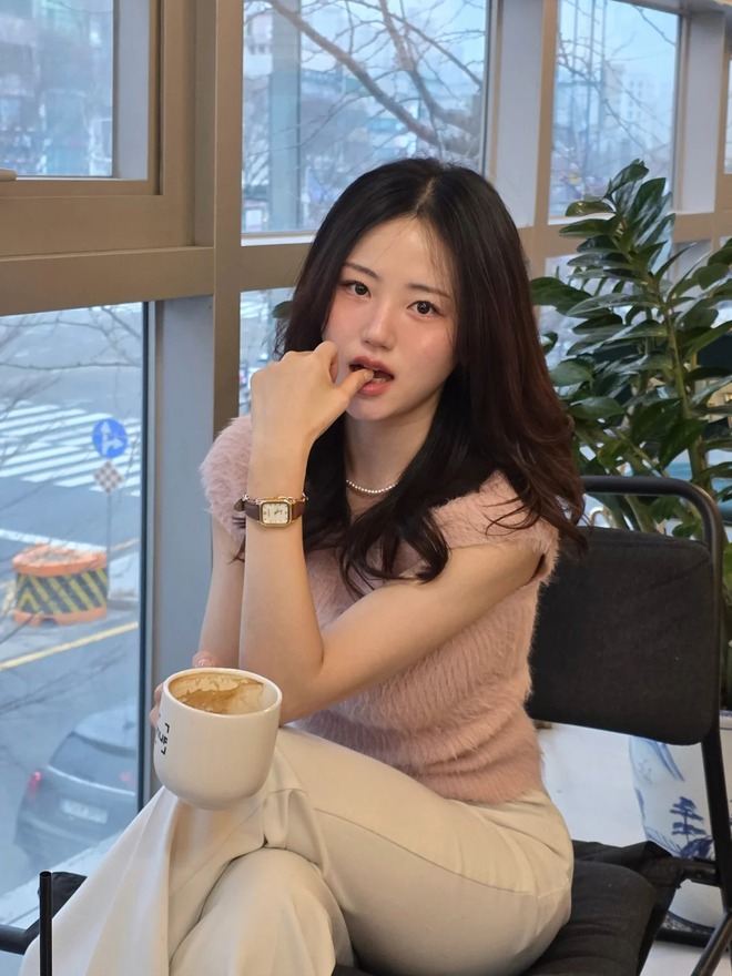 Những set đồ đơn giản nhưng lại tạo cảm gi&aacute;c rất &ldquo;nữ ch&iacute;nh phim H&agrave;n&rdquo;- Ảnh 11.