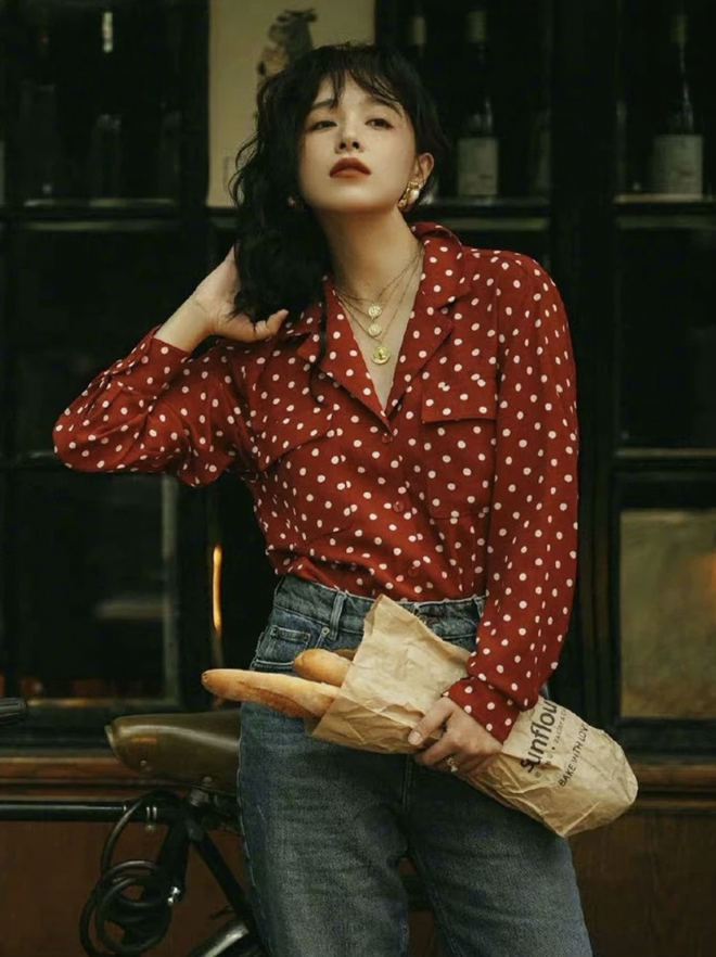 Từ áo chấm bi đến son đỏ: Style Hồng Kông thập niên 90 vẫn khiến phái đẹp mê mệt, Ngô Thanh Vân cũng không thể cưỡng lại - Ảnh 15.
