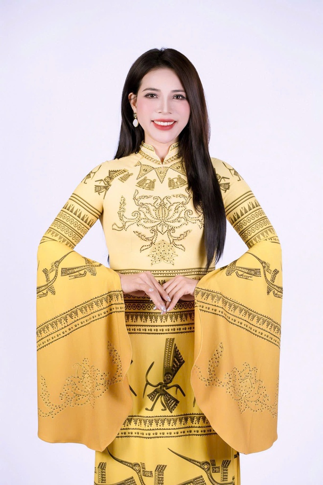 Nhan sắc cựu sinh vi&ecirc;n Học viện Hậu Cần - Hồng Mến vừa th&agrave;nh &aacute; hậu Mrs Earh Vietnam 2026 - Ảnh 2.
