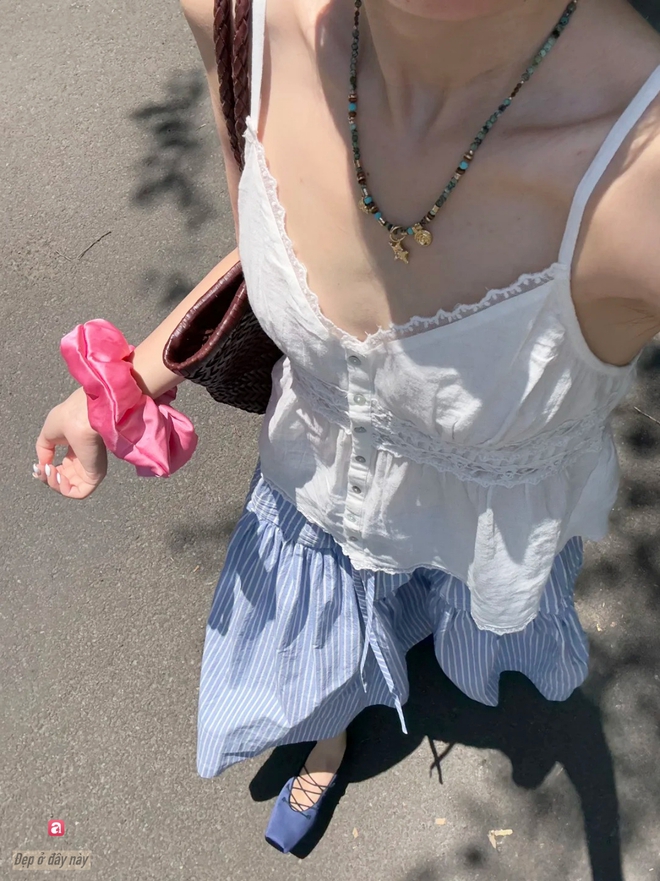 C&ocirc; n&agrave;ng n&agrave;y thử loạt &aacute;o ở Zara v&agrave; gợi &yacute; 6 thiết kế chất m&aacute;t đ&aacute;ng sắm cho chuyến du lịch h&egrave; - Ảnh 8.