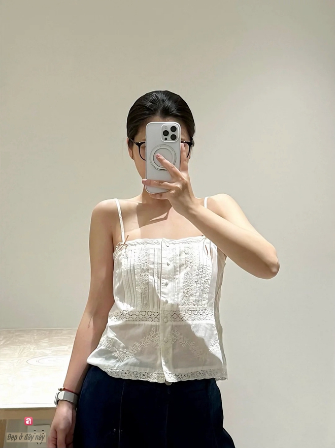 C&ocirc; n&agrave;ng n&agrave;y thử loạt &aacute;o ở Zara v&agrave; gợi &yacute; 6 thiết kế chất m&aacute;t đ&aacute;ng sắm cho chuyến du lịch h&egrave; - Ảnh 5.