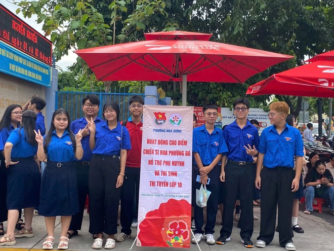 Sắc đỏ Hoa phượng đỏ lan tỏa tại các điểm thi lớp 10 - Ảnh 7.