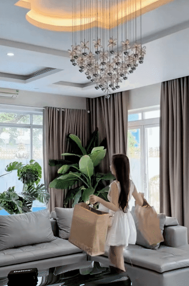 Lấy chồng c&aacute;ch nh&agrave; 200km m&agrave; sướng như n&agrave;y: Con d&acirc;u được mẹ chồng U70 y&ecirc;u chiều như con g&aacute;i, c&ograve;n cho tiền đi shopping "tẹt ga" - Ảnh 13.